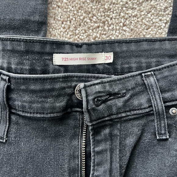 Levi's High Rise Skinny - Picture 2 of 3